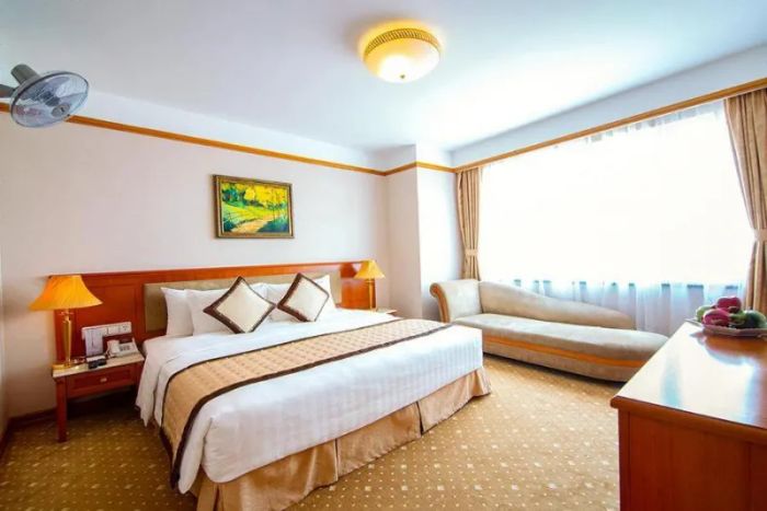 Hồ bơi sang trọng tại A25 Hotel & Spa