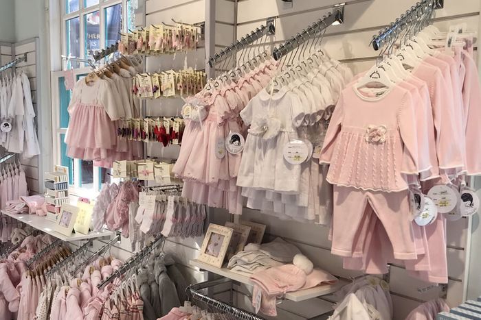 Hình ảnh trưng bày sản phẩm chất lượng tại Shop Trẻ Thơ