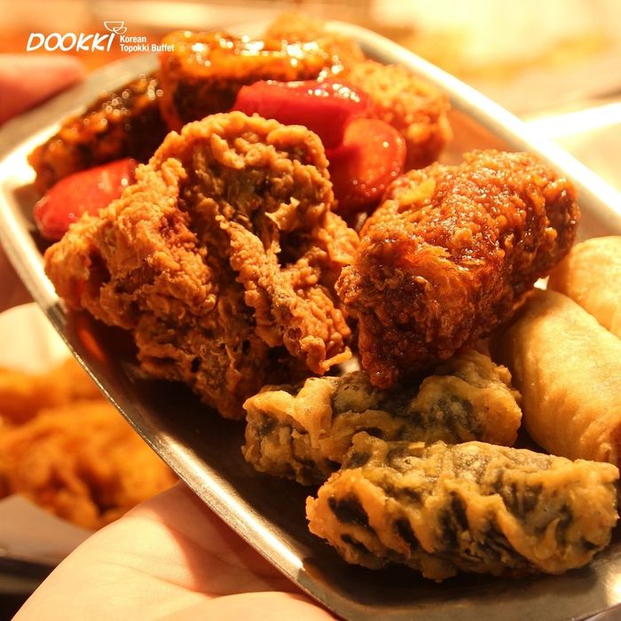 Bữa tiệc lẩu tokbokki thịnh soạn tại Dookki Vietnam - Ảnh 2