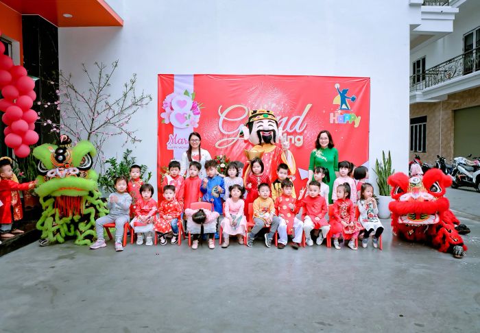 Hình ảnh lớp học tràn ngập tiếng cười tại Mầm non HAPPY