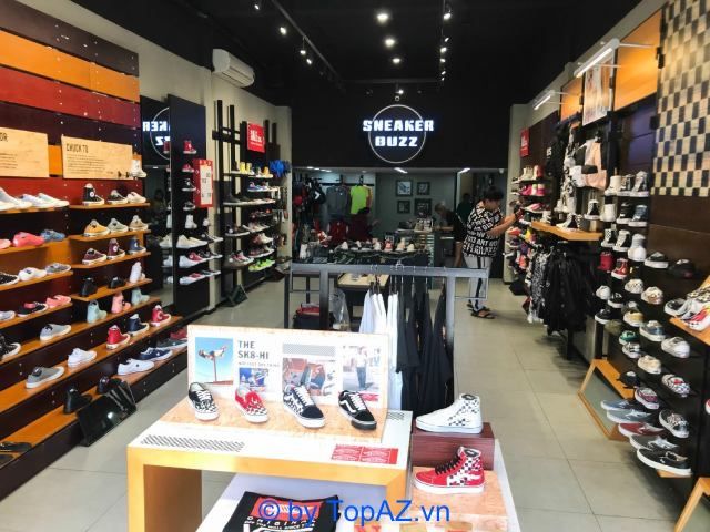 Không gian ấn tượng tại flagship store Sneaker Buzz - 762 Cách Mạng Tháng Tám