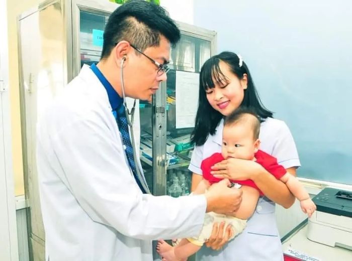 Hình ảnh 1 - Phòng Khám Nhi BS Hoàng Ngọc Anh: Bác sĩ tận tâm thăm khám cho bé