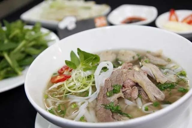 Không gian ấm cúng và tô phở đặc trưng tại Phở Bò Nam Định