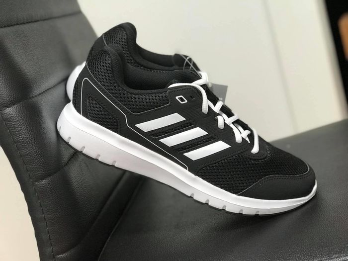 Sneaker Hải Phòng – Hình ảnh thứ hai ghi lại chất riêng của tín đồ thể thao