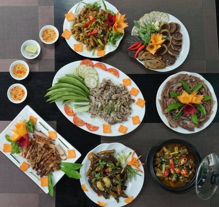 Không gian ấm cúng tại Trường Giang Restaurant - Ảnh 2