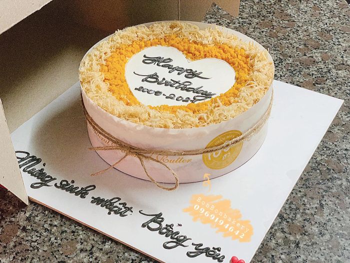 Hình ảnh thực tế món bánh bông lan trứng muối tại Bonbon