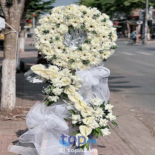 Đặt hoa viếng đám tang tại Quận 1