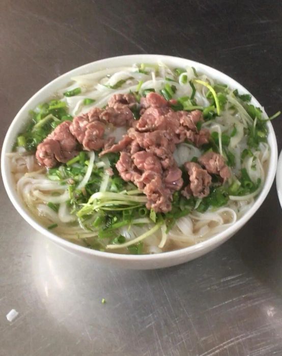 Không gian ấm cúng và tô phở đặc biệt tại Phở 10+