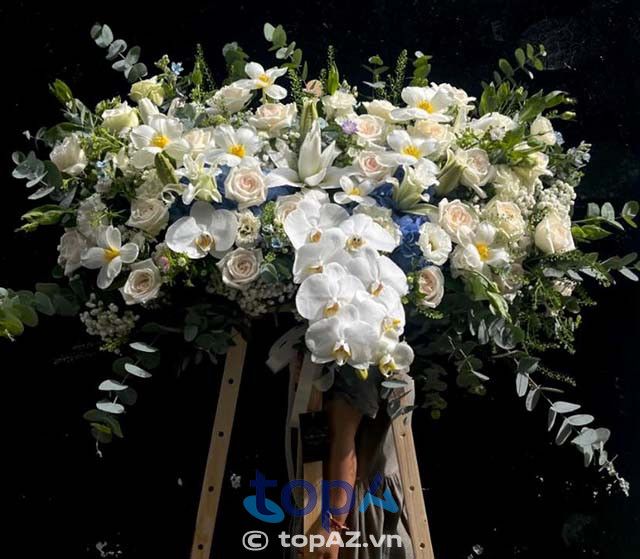 Đặt hoa viếng đám tang tại Quận 1