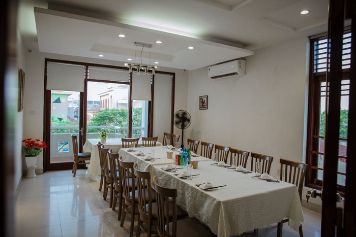Phong cách phục vụ chuyên nghiệp tại Trường Giang Restaurant - Ảnh 3