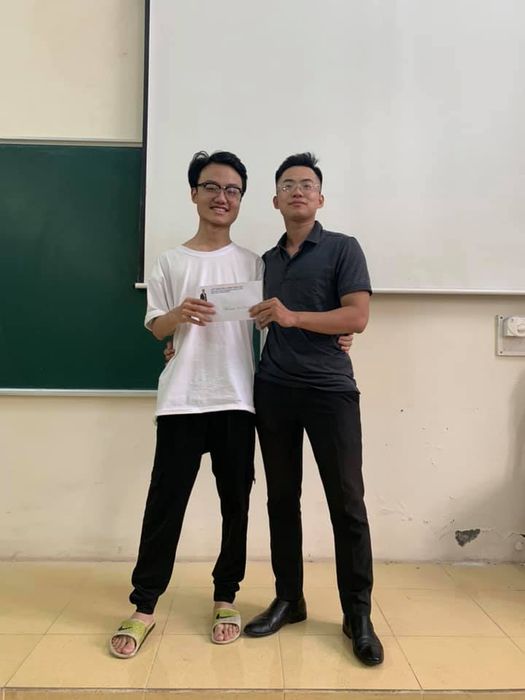 Hình ảnh giảng dạy tại Trung tâm Toán học Thầy Linh (ảnh 2)