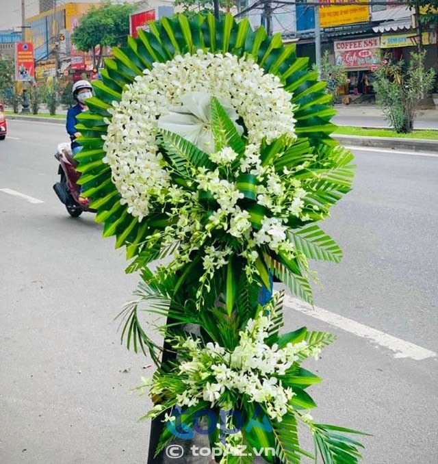Đặt hoa viếng đám tang tại Quận 1