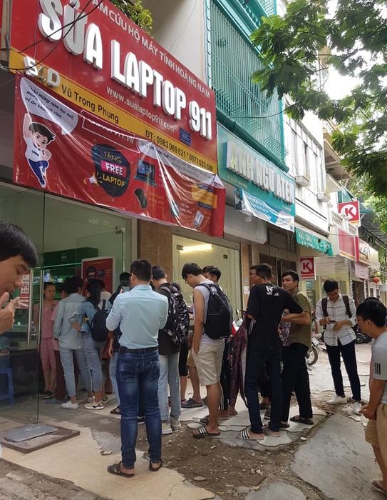 Không gian làm việc chuyên nghiệp tại Sualaptop911.com