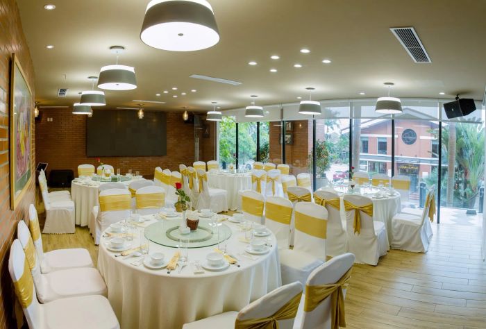 Không gian ấm cúng tại Gia Viên Restaurant