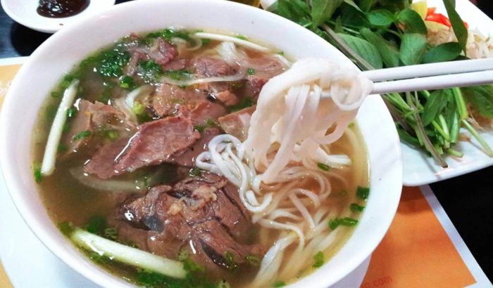 Không gian ấm cúng và tô phở đặc trưng tại Phở 113
