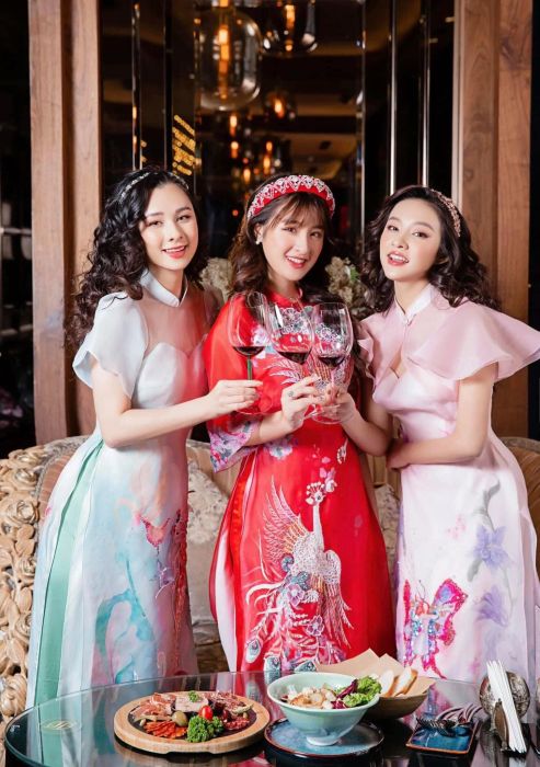 Tinh hoa áo dài truyền thống tại Thanh Huệ