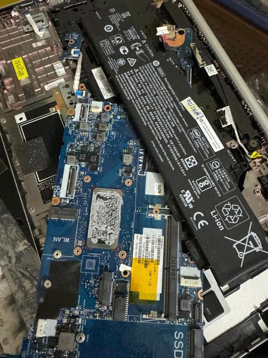Hình ảnh đội ngũ kỹ thuật viên tay nghề cao tại Sualaptop911.com