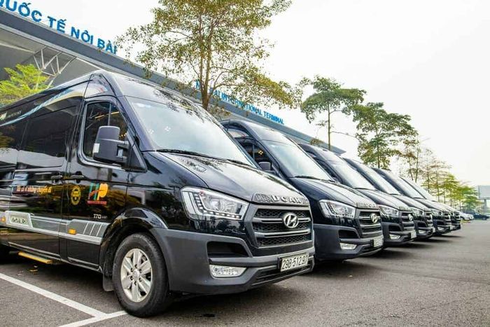 Hình ảnh đội xe sang trọng Sông Lìu Limousine