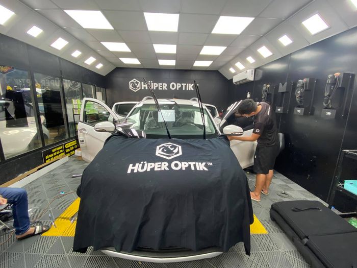 Hình ảnh quy trình phủ Ceramic chuyên nghiệp tại Phúc Anh Autospa