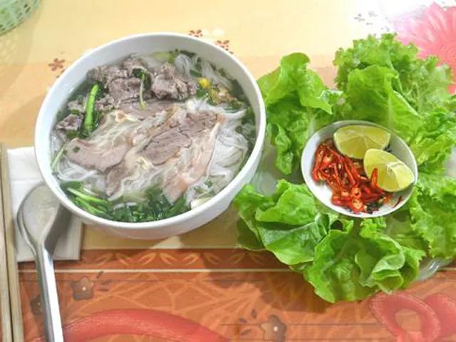 Tô phở thơm ngon đậm vị tại Phở Bò Mê Linh