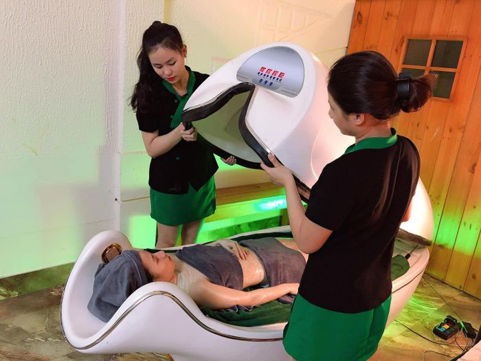 Miu Spa - Khoảnh khắc 1: Không gian sang trọng với ánh đèn vàng ấm áp, nơi mỗi góc ảnh đều kể câu chuyện về sự tinh tế trong từng chi tiết thiết kế.