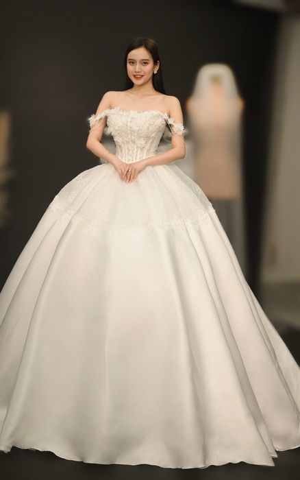 BST váy cưới thanh lịch tại BƠ Bridal