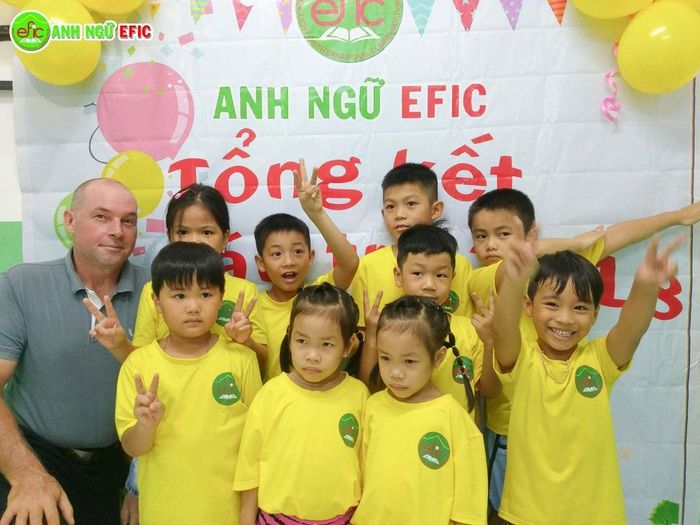Trung tâm Anh ngữ EFIC - HUẾ: Một không gian học tập hiện đại, nơi học viên được trang bị kiến thức tiếng Anh vững chắc và những kỹ năng cần thiết cho thế giới toàn cầu hóa.