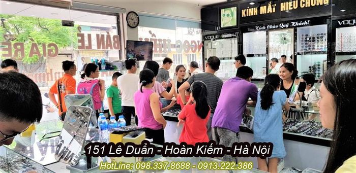 Hình ảnh không gian sang trọng tại Kính Mắt Ngọc Hiếu
