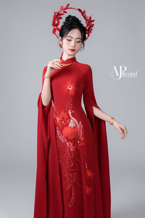 AP Bridal - Áo dài cưới thêu hoa văn tinh xảo