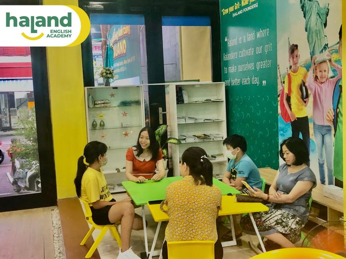 Hình ảnh lớp học tại Haland English - Góc nhìn đầu tiên