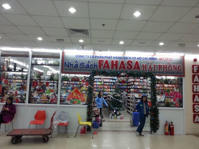 Không gian hiện đại tại FAHASA Cát Bi Plaza