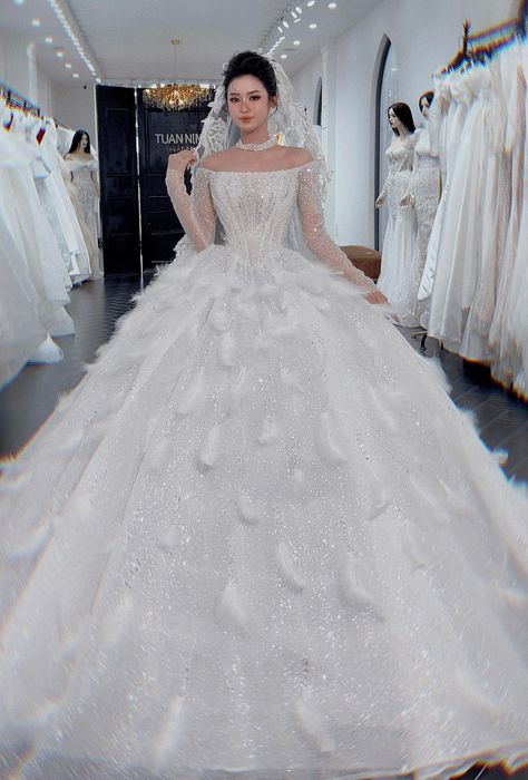 Hình ảnh những mẫu váy cưới đẹp ngất ngây tại Tuấn Ninh Bridal