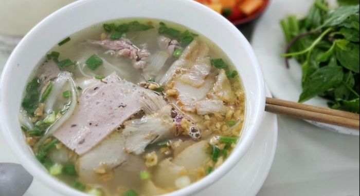 Phở Yến: Hình ảnh tô phở cao cấp với nguyên liệu tươi ngon