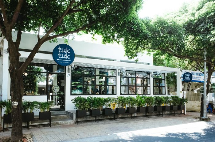 Hình ảnh không gian ấn tượng tại TukTuk Thai Bistro