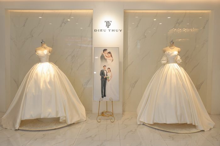 Dieu Thuy Bridal - Ảnh 1: Mỗi chiếc váy cưới tại Dieu Thuy Bridal đều mang một vẻ đẹp tinh tế, độc đáo, dành cho những cô dâu yêu thích sự khác biệt.
