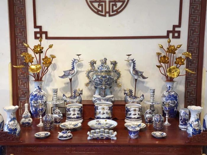 Bộ sưu tập đồ thờ men rạn đắp nổi tại Minh Hiếu (Ảnh 3)