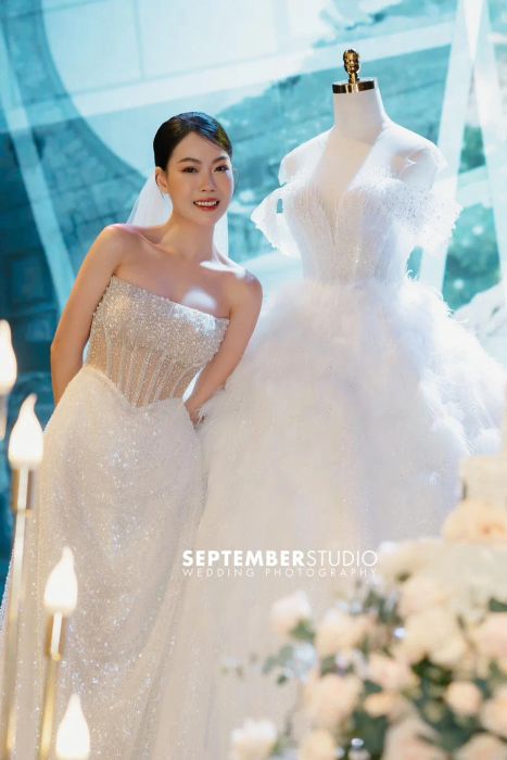 September Studio ảnh 1 - Không gian showroom sang trọng với những thiết kế váy cưới đẳng cấp