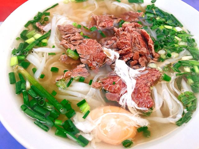 Quán 331: Không gian ấm cúng với hương vị phở đặc trưng