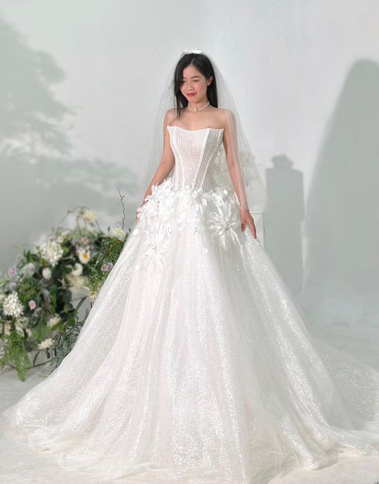 LienNami Bridal - Ảnh 2: Những mẫu váy cưới luôn được cập nhật thường xuyên, mang đến vẻ đẹp mới lạ và bắt kịp xu hướng.