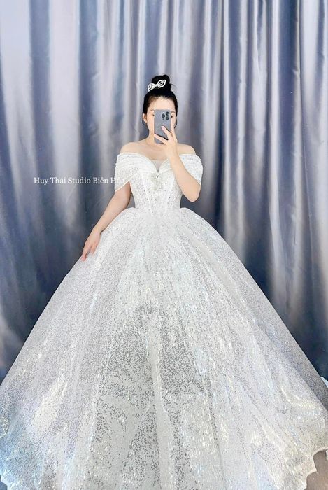 Hình ảnh những mẫu váy cưới đẳng cấp tại Huy Thái Studio