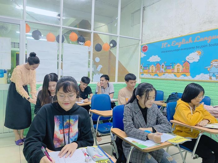Trung Tâm Ngoại Ngữ EFIC – Góc nhìn khác biệt trong hành trình học tiếng Anh (ảnh 2)