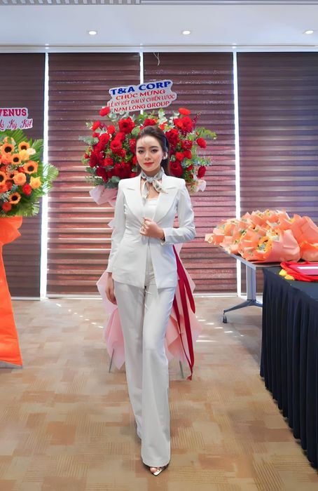 Hình ảnh những mẫu vest thời thượng tại BELLA Boutique