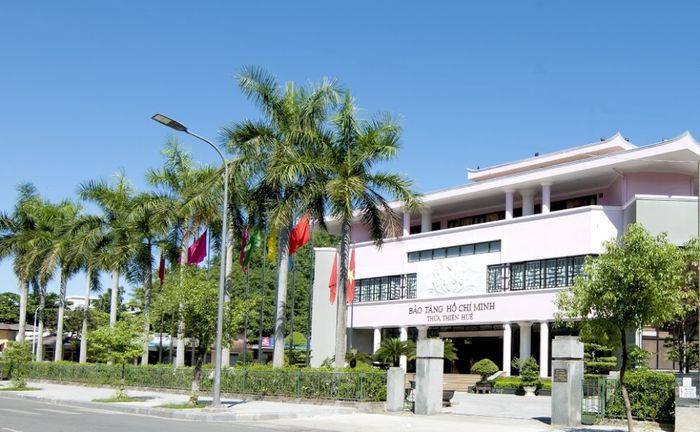 Những hình ảnh đặc sắc về cuộc đời hoạt động cách mạng của Chủ tịch Hồ Chí Minh