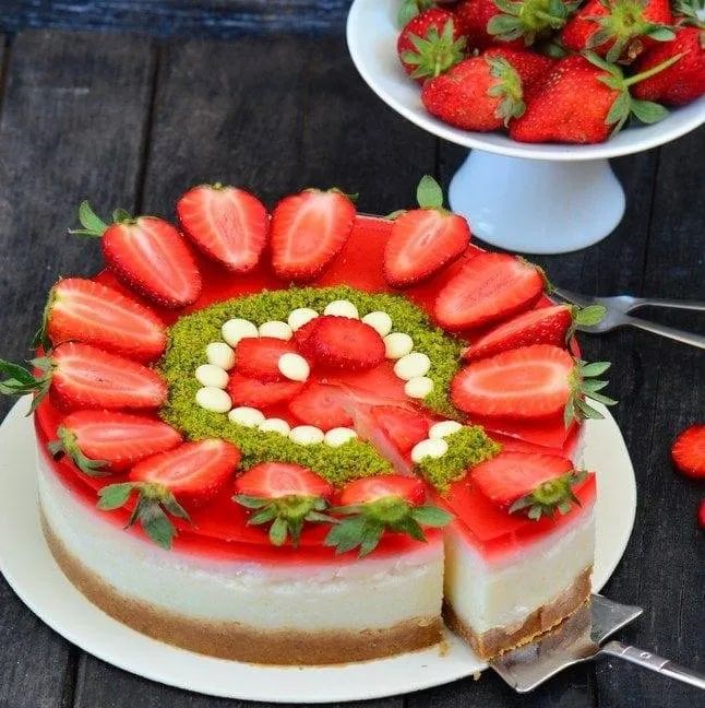Những kiệt tác bánh ngọt đầy sáng tạo từ Huyền Trang Bakery