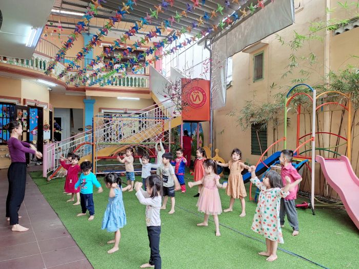 Giờ học tiếng Anh vui nhộn cùng giáo viên bản ngữ tại Việt Mỹ