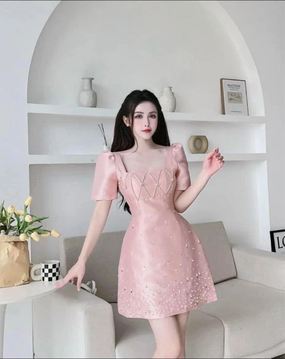 Khoảnh khắc tỏa sáng cùng váy Nhi Store