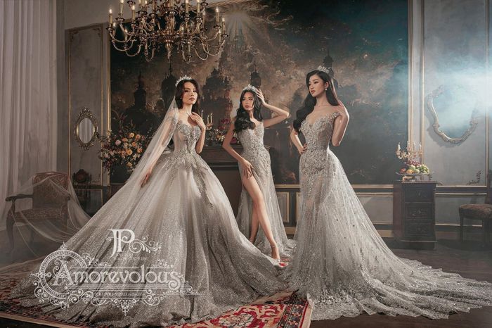 Khoảnh khắc tỏa sáng cùng váy cưới JoliPoli