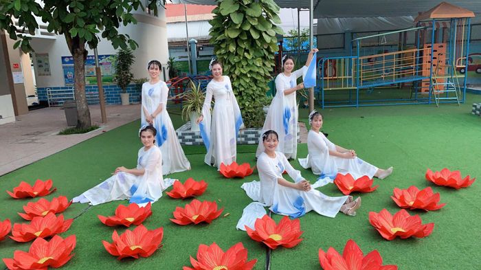 Trang phục biểu diễn Mây - Ảnh 2