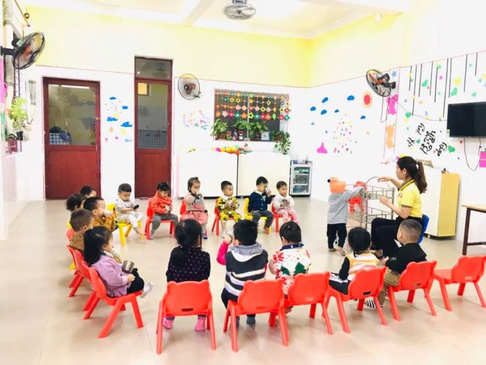 Khuôn viên xanh mát và phòng học hiện đại tại Hồng Đức