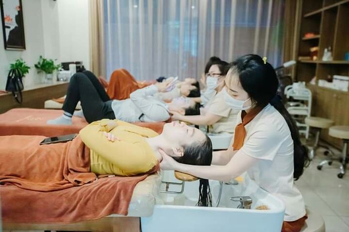 Quy trình gội đầu dưỡng sinh chuyên sâu tại Mudra House